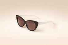 Load image into Gallery viewer, Sunglasses Pitanga Black / White
