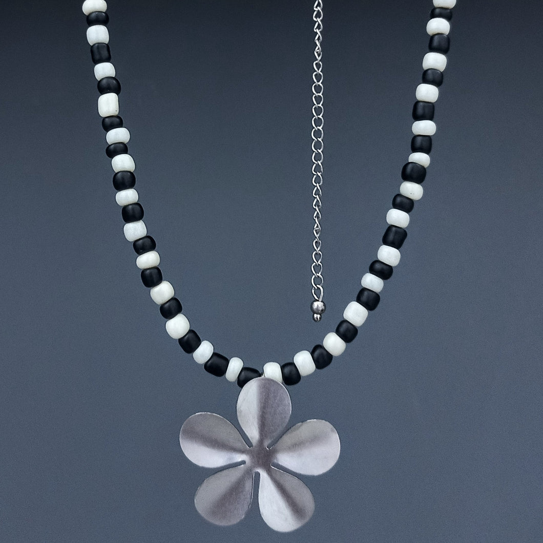 Necklace Choker Flower Beads
