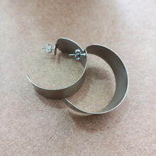 Load image into Gallery viewer, Earrings Silver Metal Hoop
