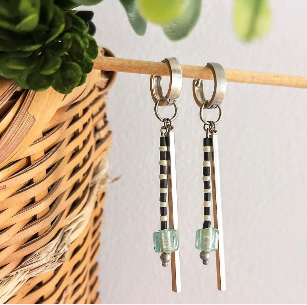Earrings Palito Green Black and White