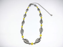 Load image into Gallery viewer, Choker Buzios Yellow
