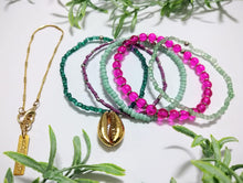 Load image into Gallery viewer, Bracelet Set Golden Buzios and Pink
