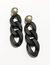 Load image into Gallery viewer, Earrings Black Chain
